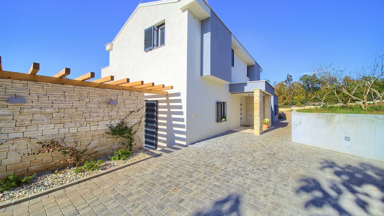 Photo of Outdoor in Risika
