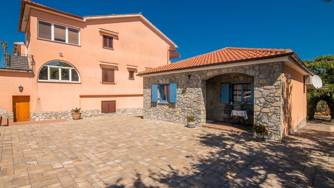 Photo of Outdoor in Porat