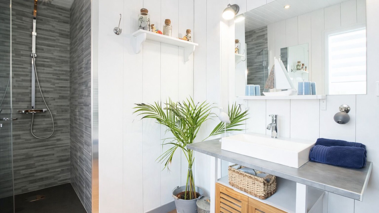 Photo of Bathroom in Lanton