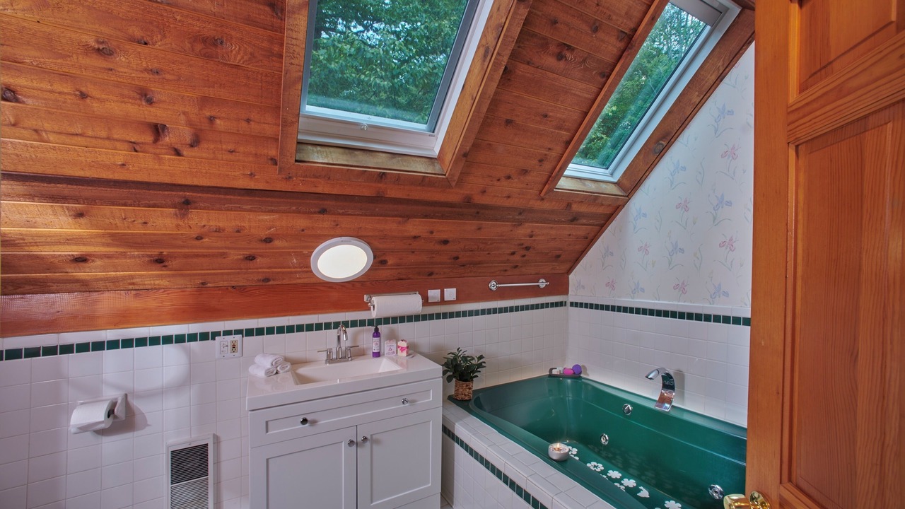 Photo of Bathroom in Highland Lake