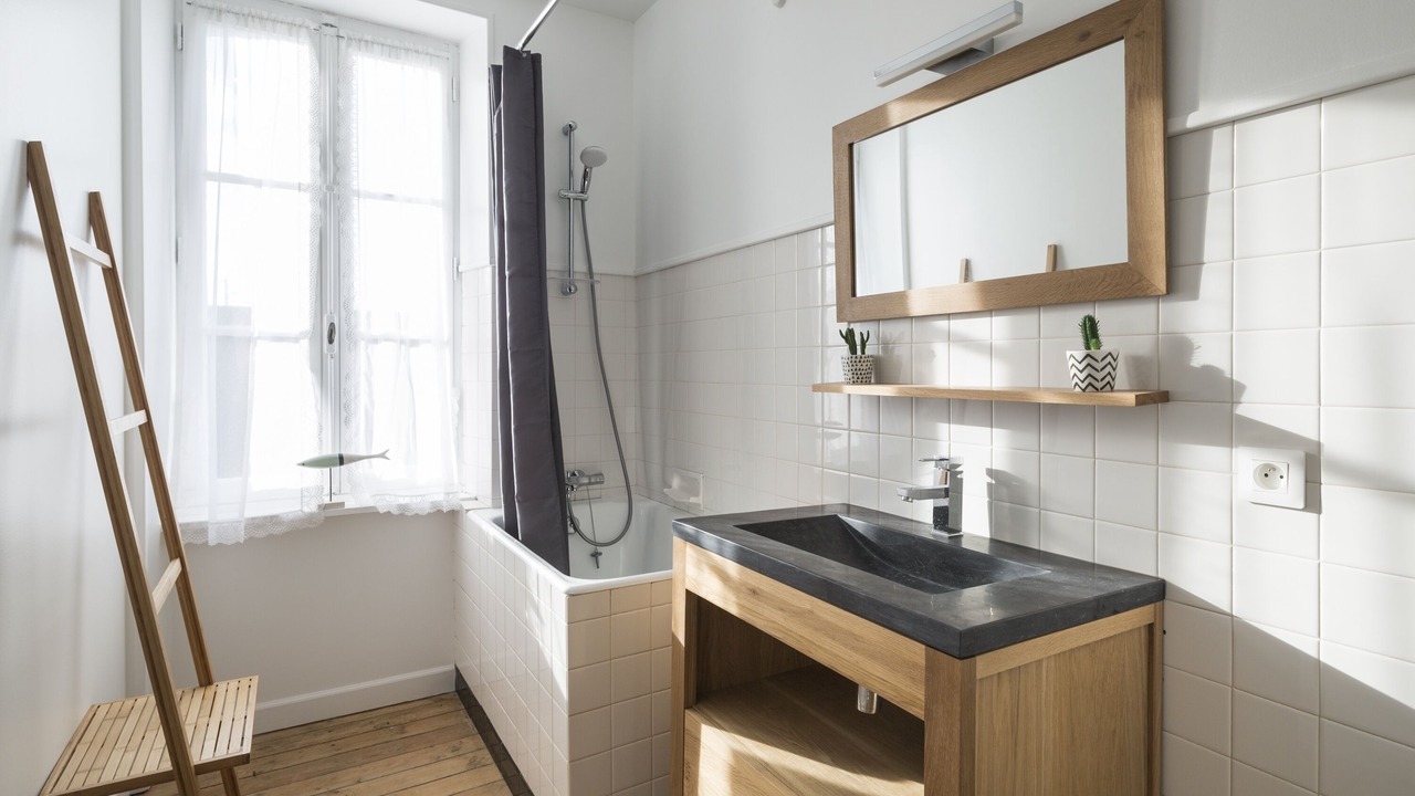 Photo of Bathroom in Saint-Coulomb