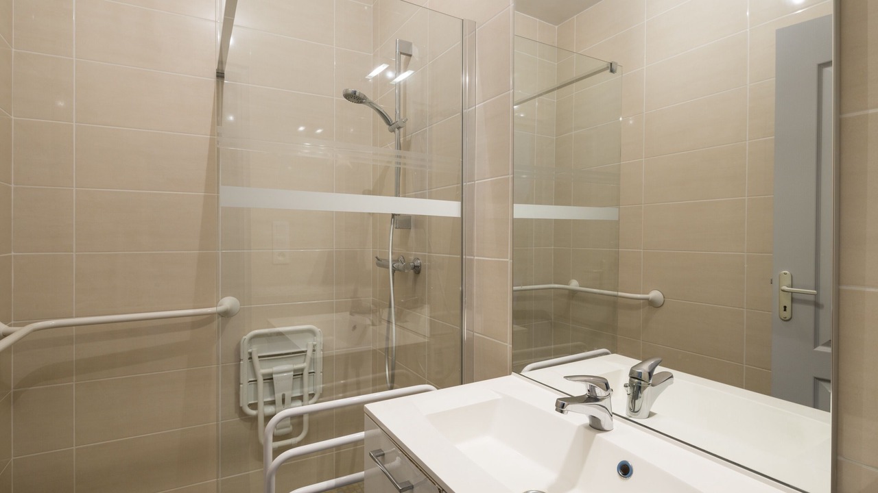 Photo of Bathroom in Saint-Coulomb