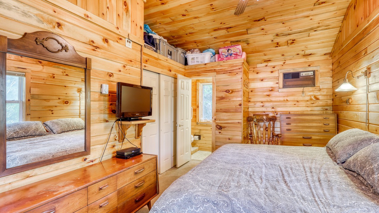 Photo of Bedroom in Brant Lake