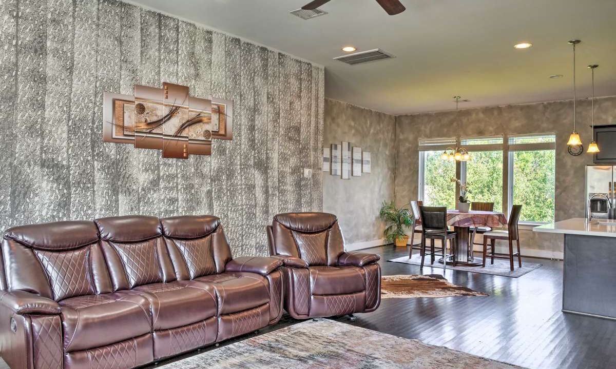 Photo of Livingroom in South Central Houston