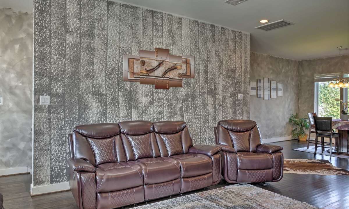 Photo of Livingroom in South Central Houston