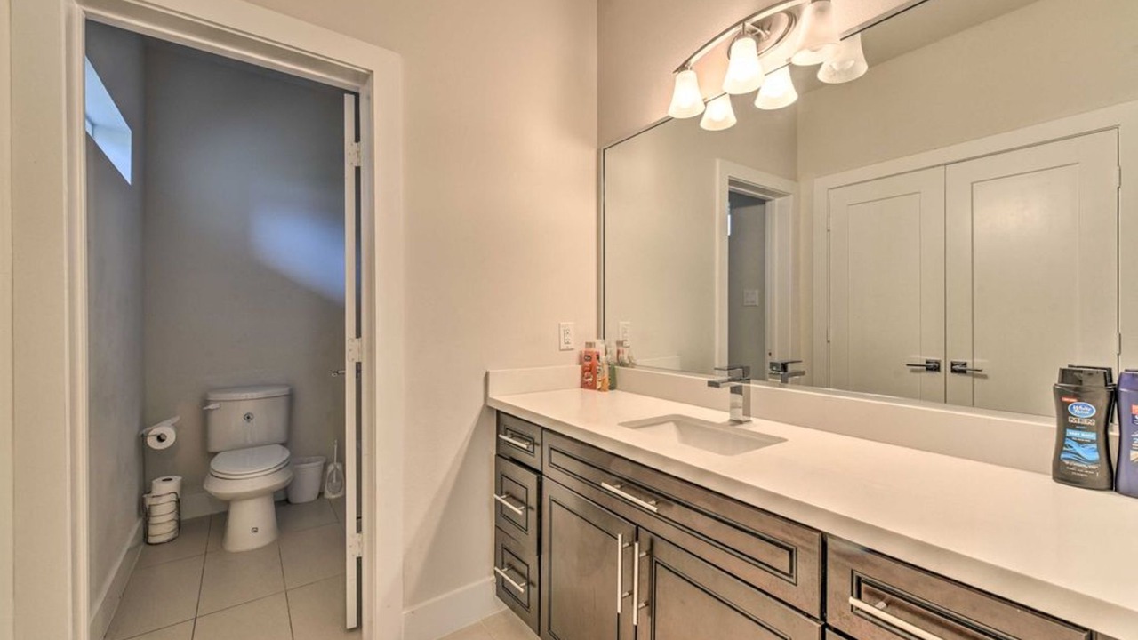 Photo of Bathroom in South Central Houston