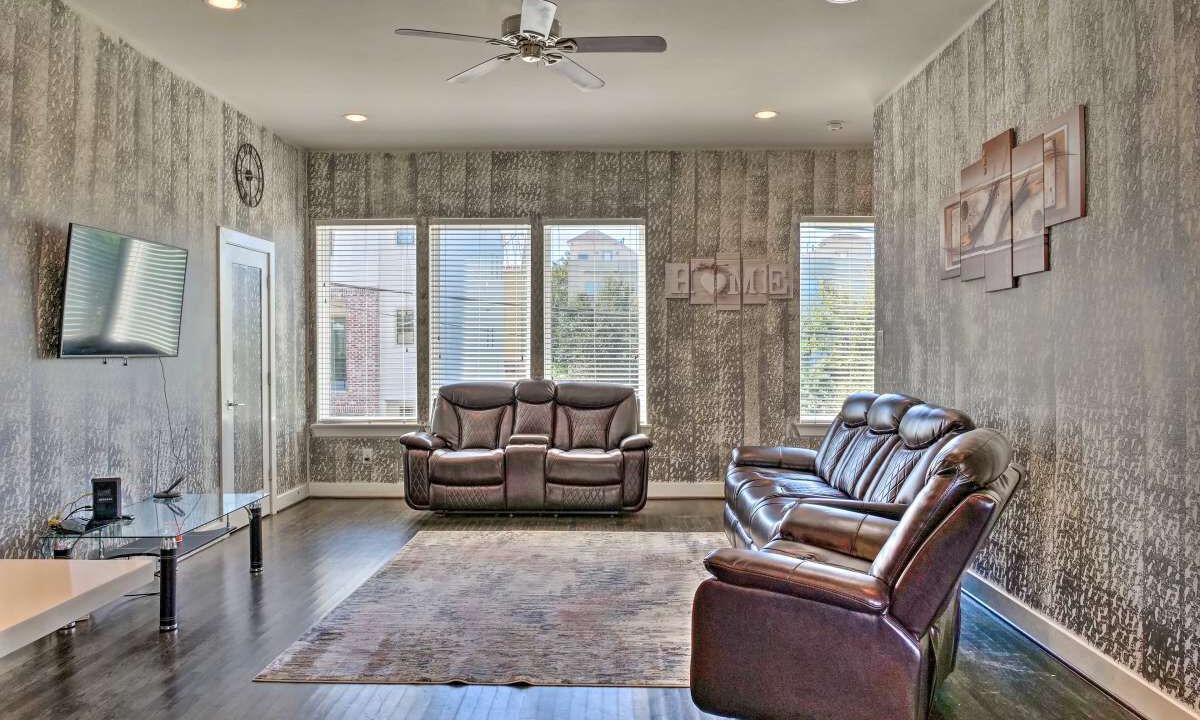 Photo of Livingroom in South Central Houston