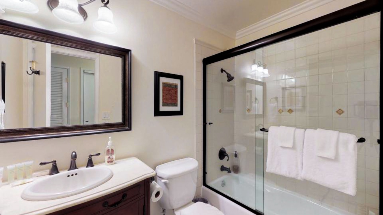 Photo of Bathroom in Groveland