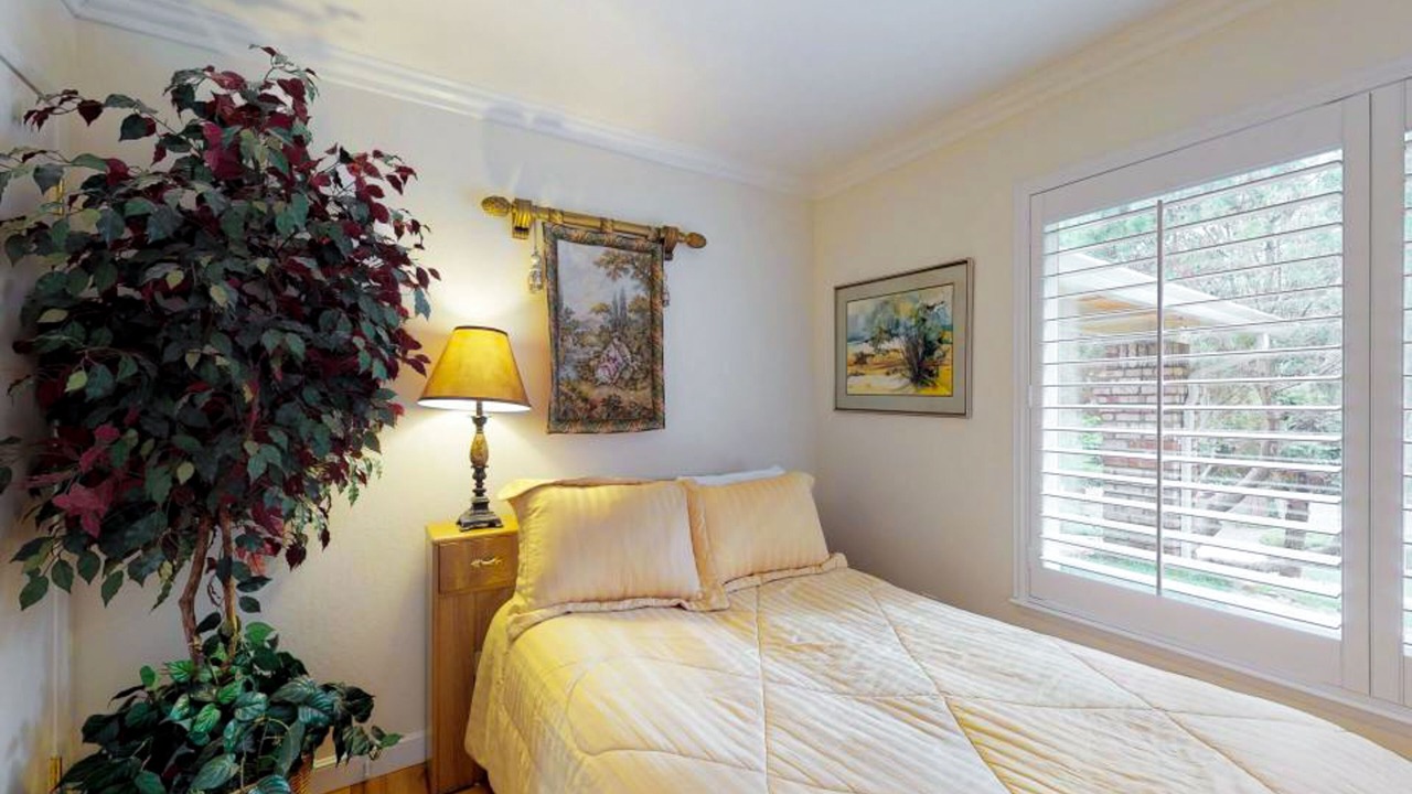 Photo of Bedroom in Groveland