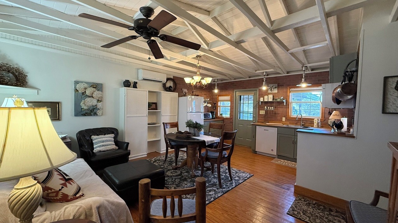 Photo of Livingroom in Buchanan Dam