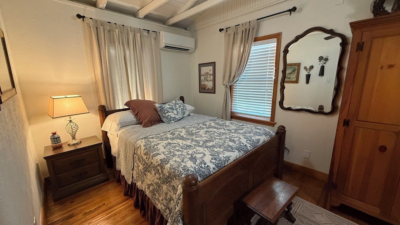 Photo of Bedroom in Buchanan Dam