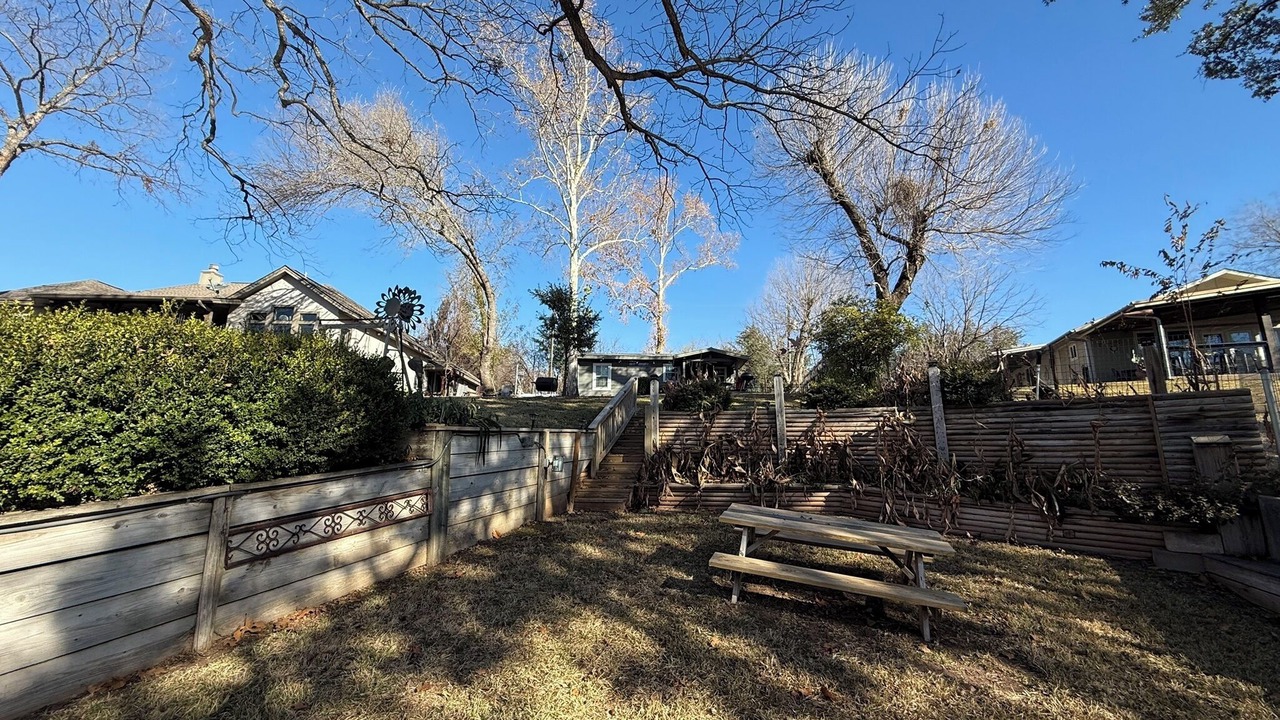 Photo of Outdoor in Buchanan Dam