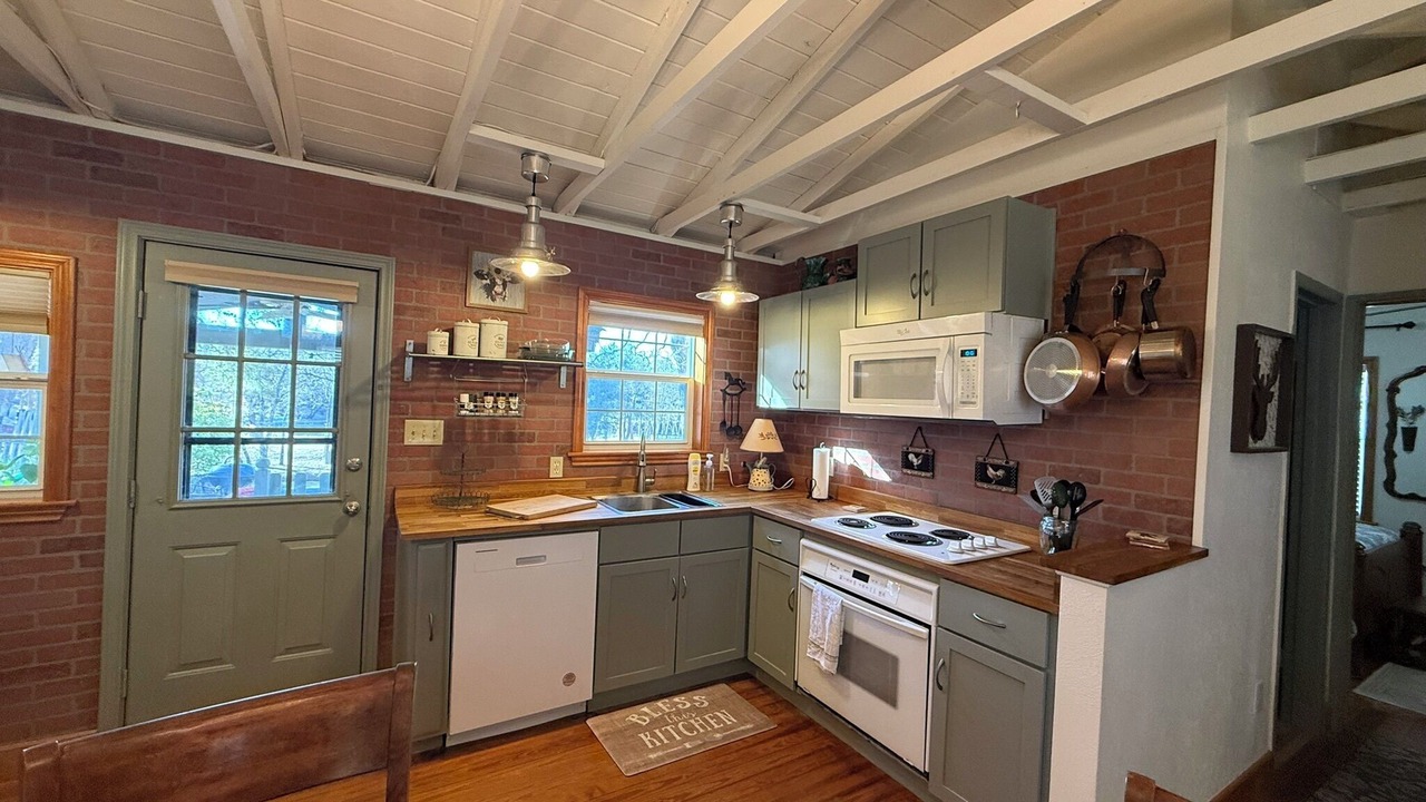 Photo of Kitchen in Buchanan Dam