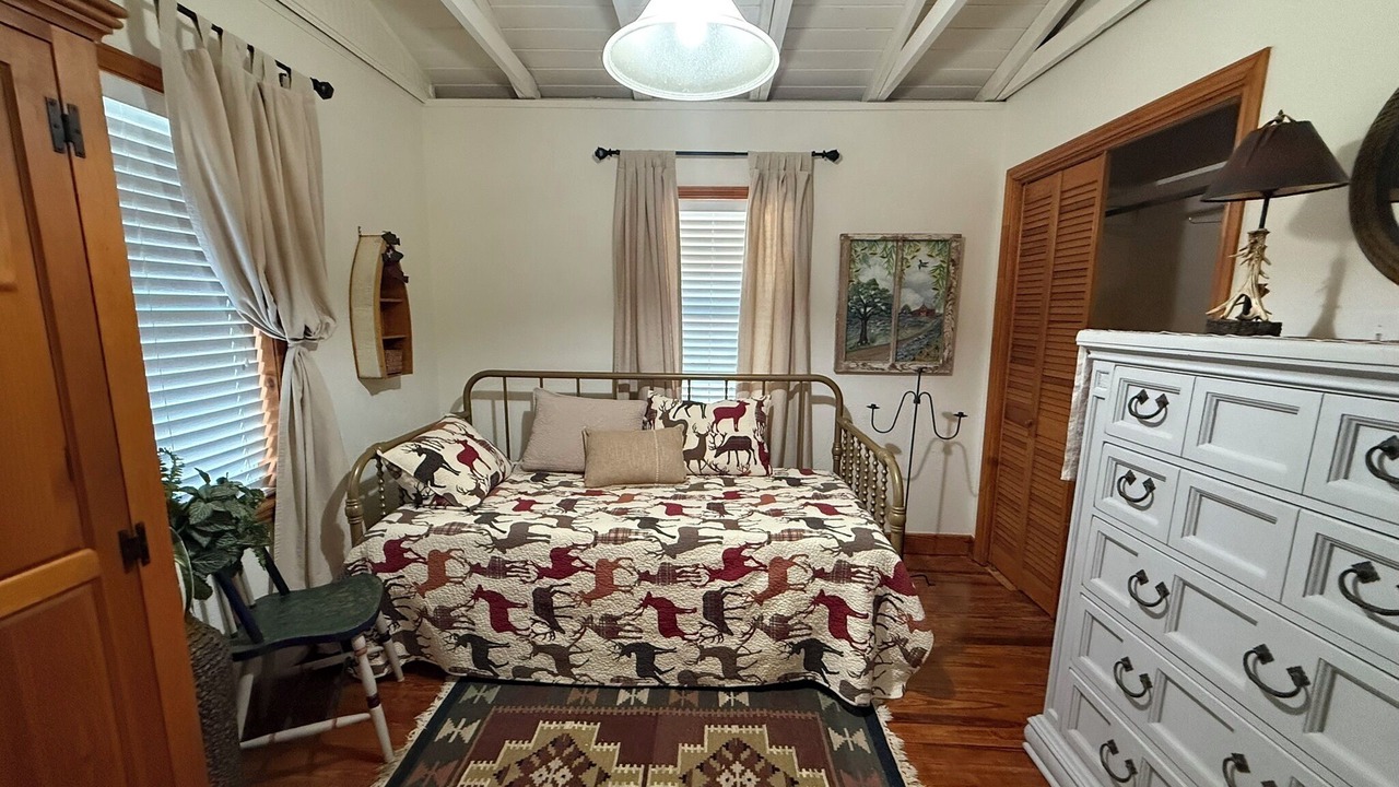Photo of Bedroom in Buchanan Dam