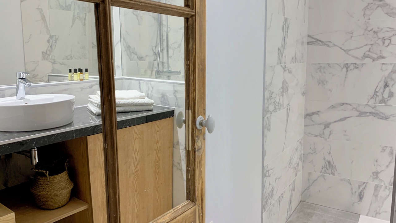 Photo of Bathroom in Gares