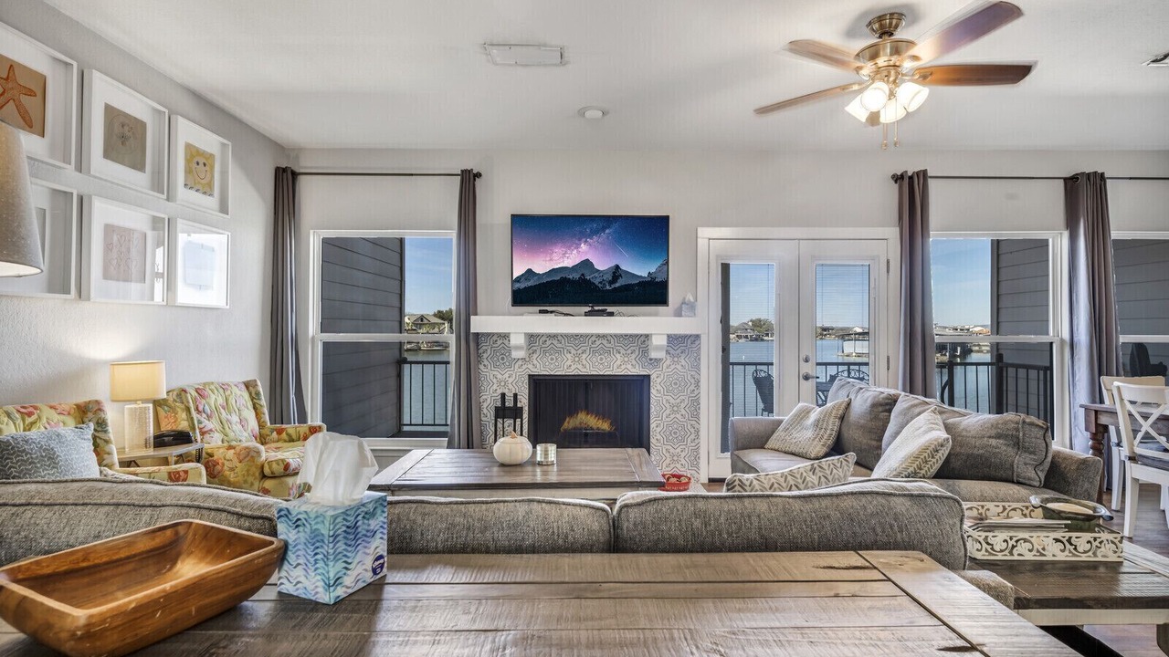 Photo of Livingroom in Horseshoe Bay