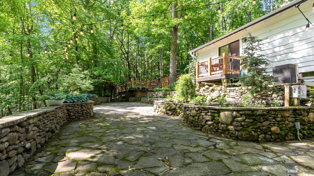 Photo of Outdoor in Hendersonville