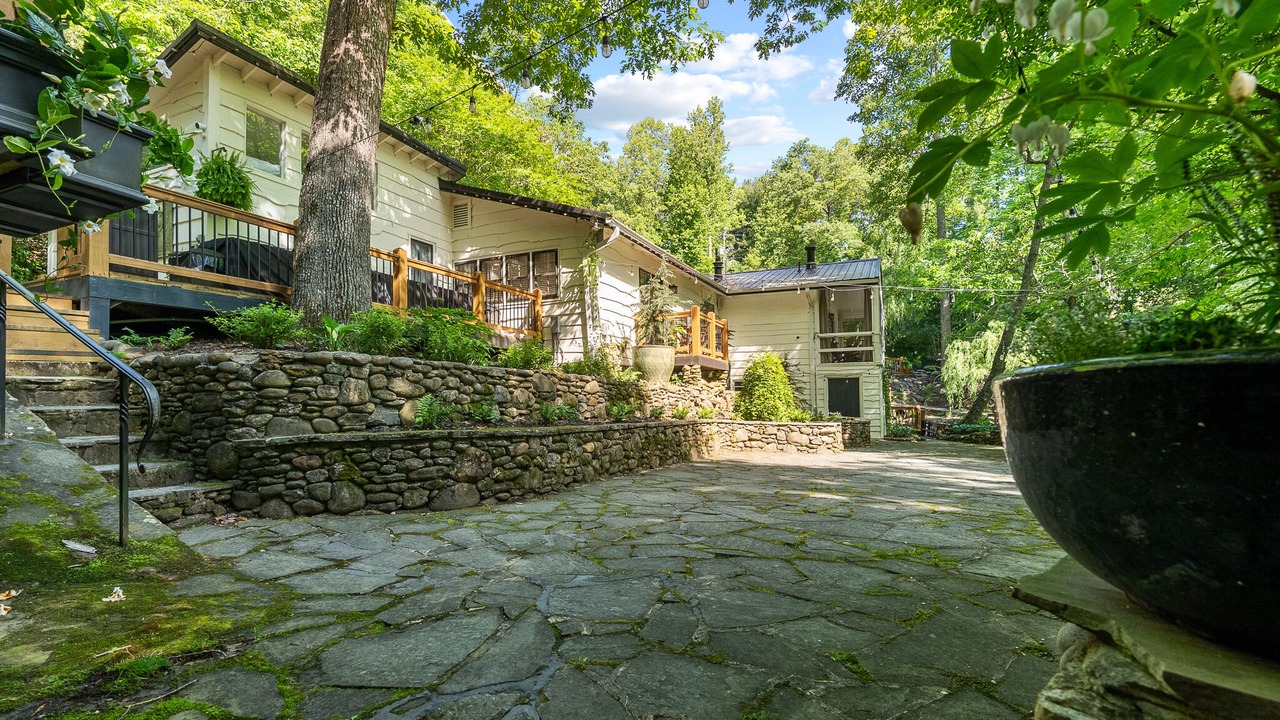 Photo of Outdoor in Hendersonville