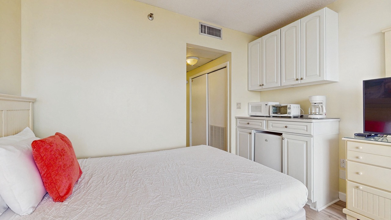 Photo of Bedroom in Miramar Beach