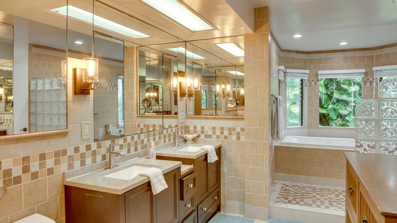 Photo of Bathroom in Hilo