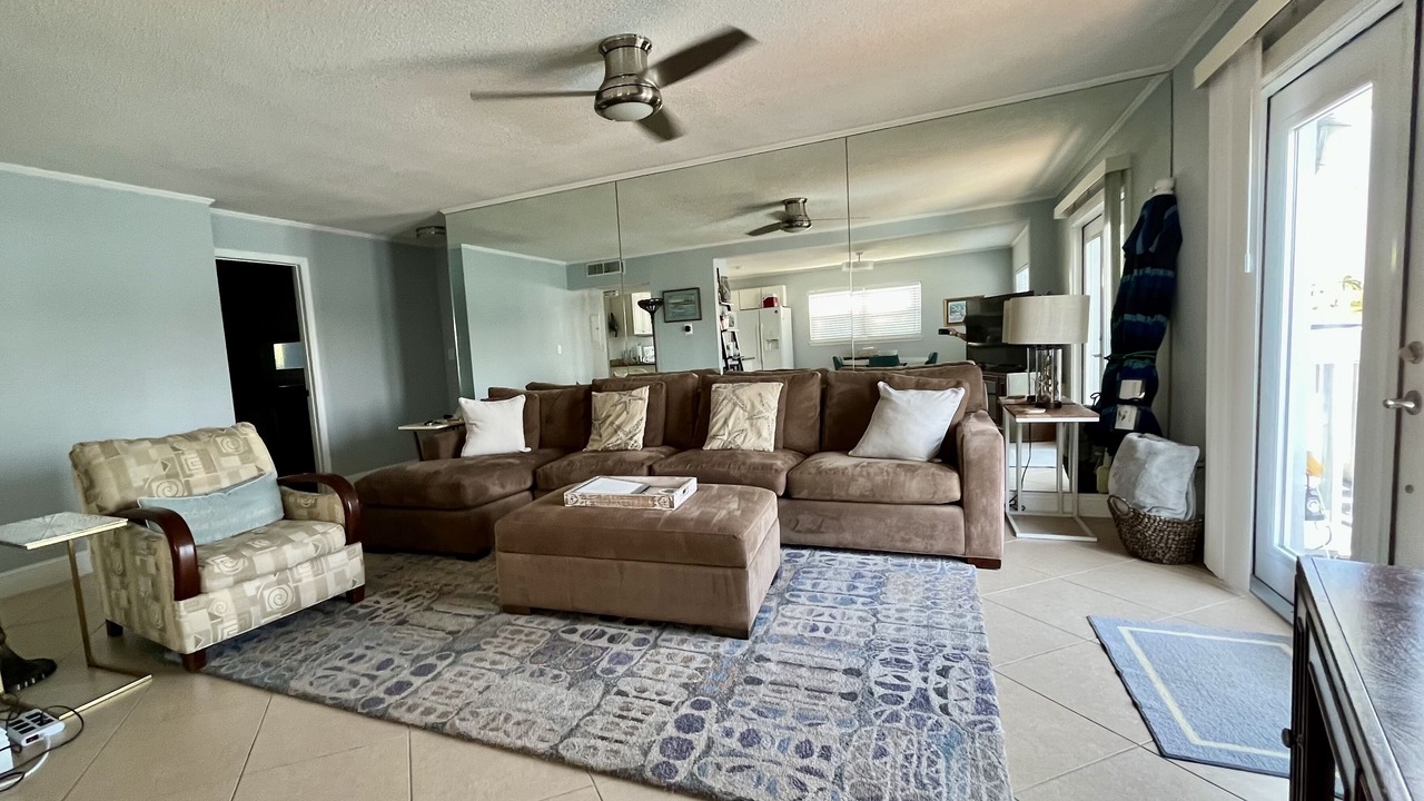 Photo of Livingroom in Treasure Island