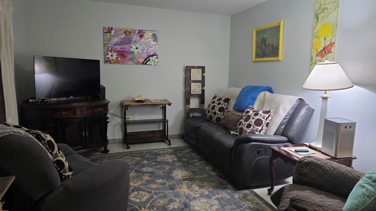 Photo of Livingroom in Englewood East