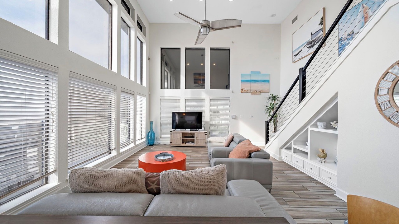 Photo of Livingroom in Spanish Grant