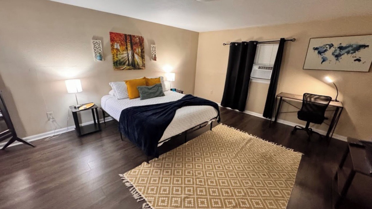 Photo of Bedroom in Arena District