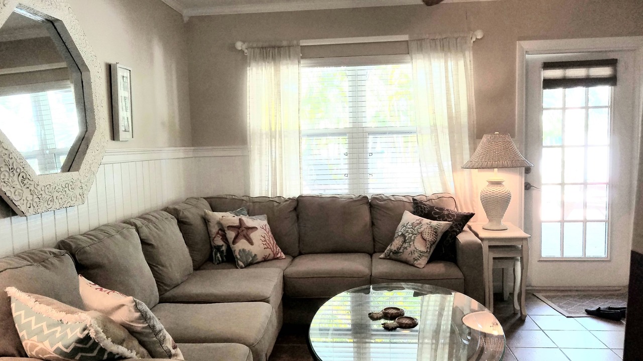 Photo of Livingroom in Holmes Beach
