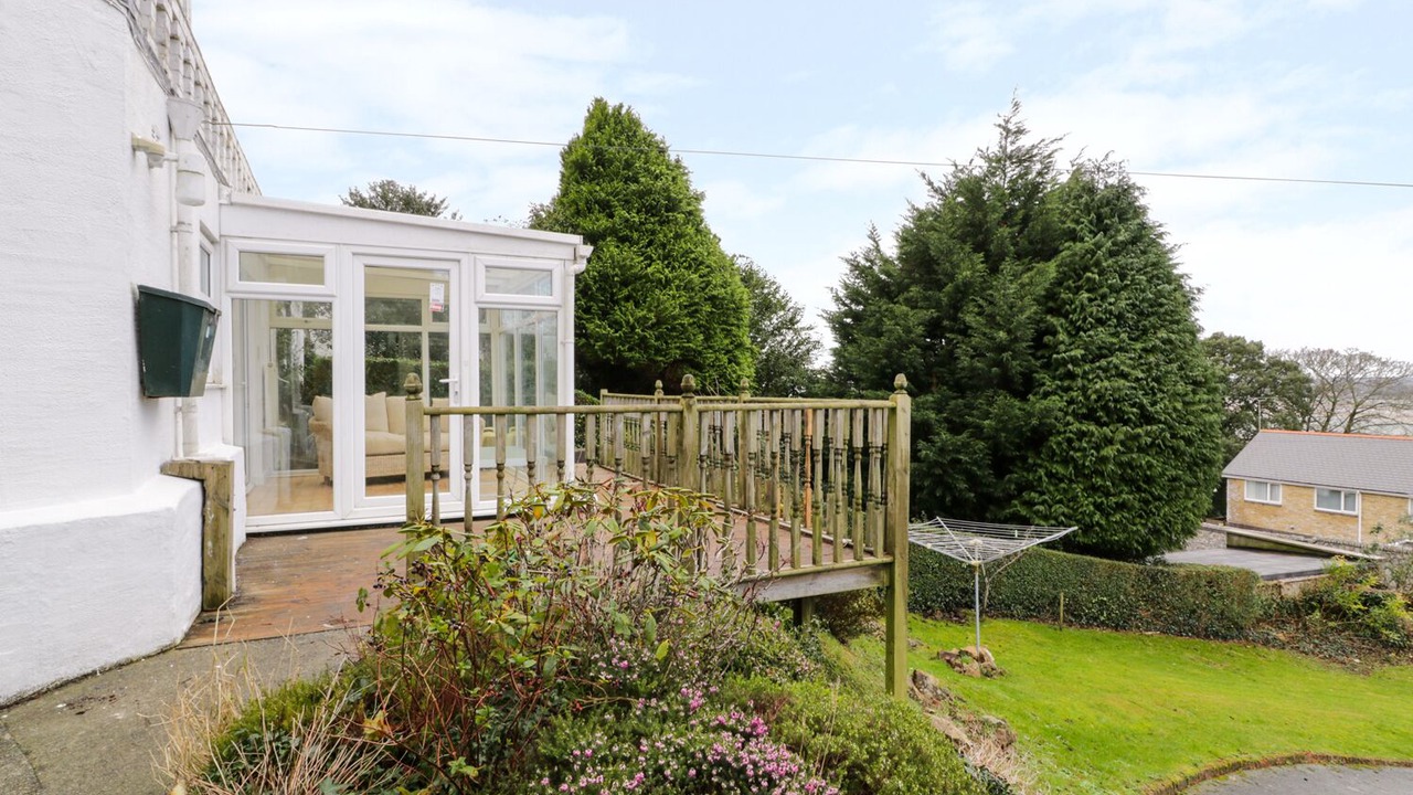 Photo of Patio Balcony in Bont Newydd