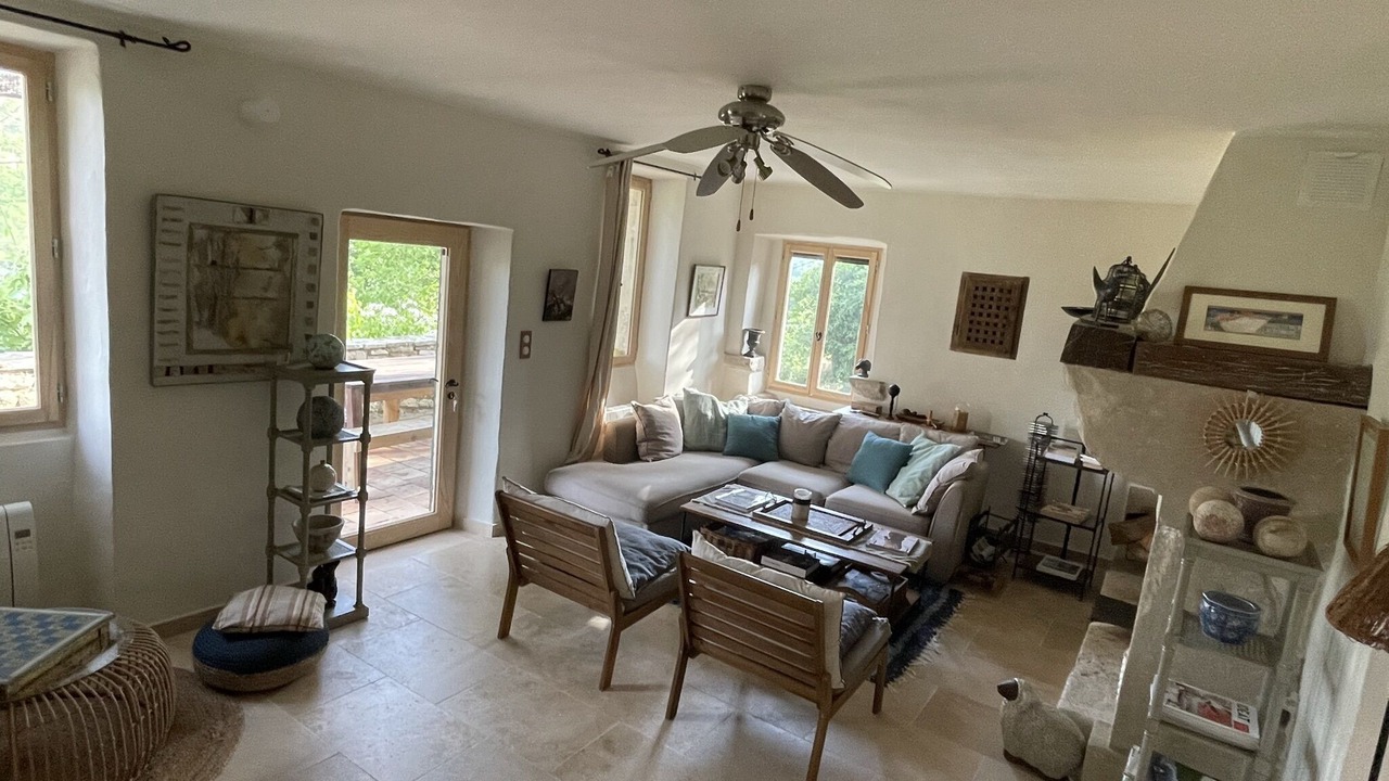 Photo of Livingroom in Saint-Andre-de-Roquepertuis