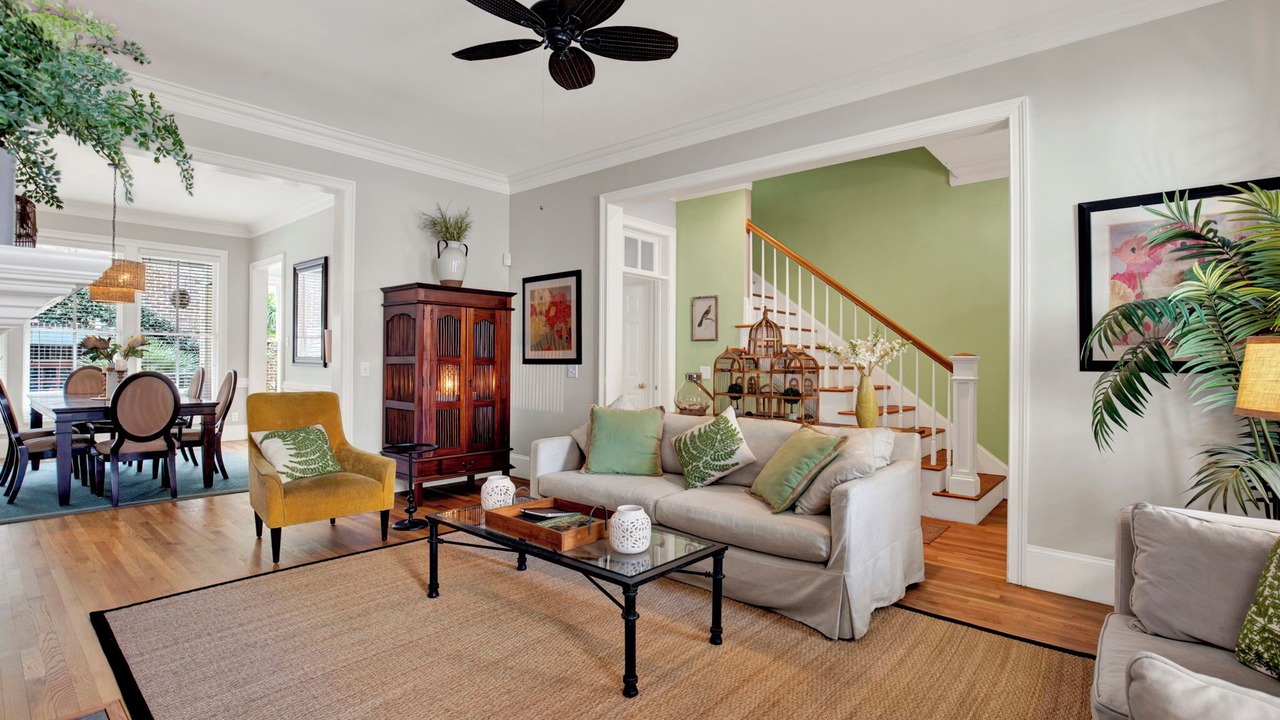 Photo of Livingroom in Historic District - North