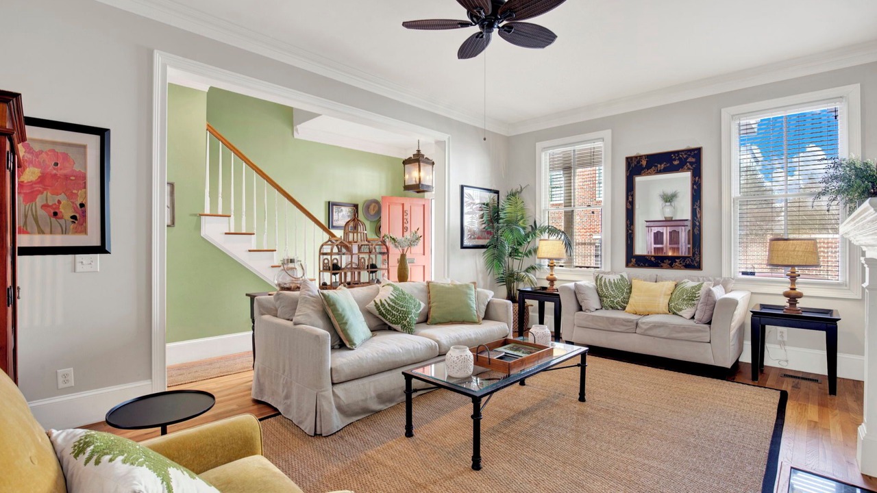 Photo of Livingroom in Historic District - North