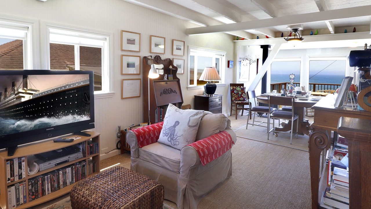 Photo of Livingroom in Dillon Beach