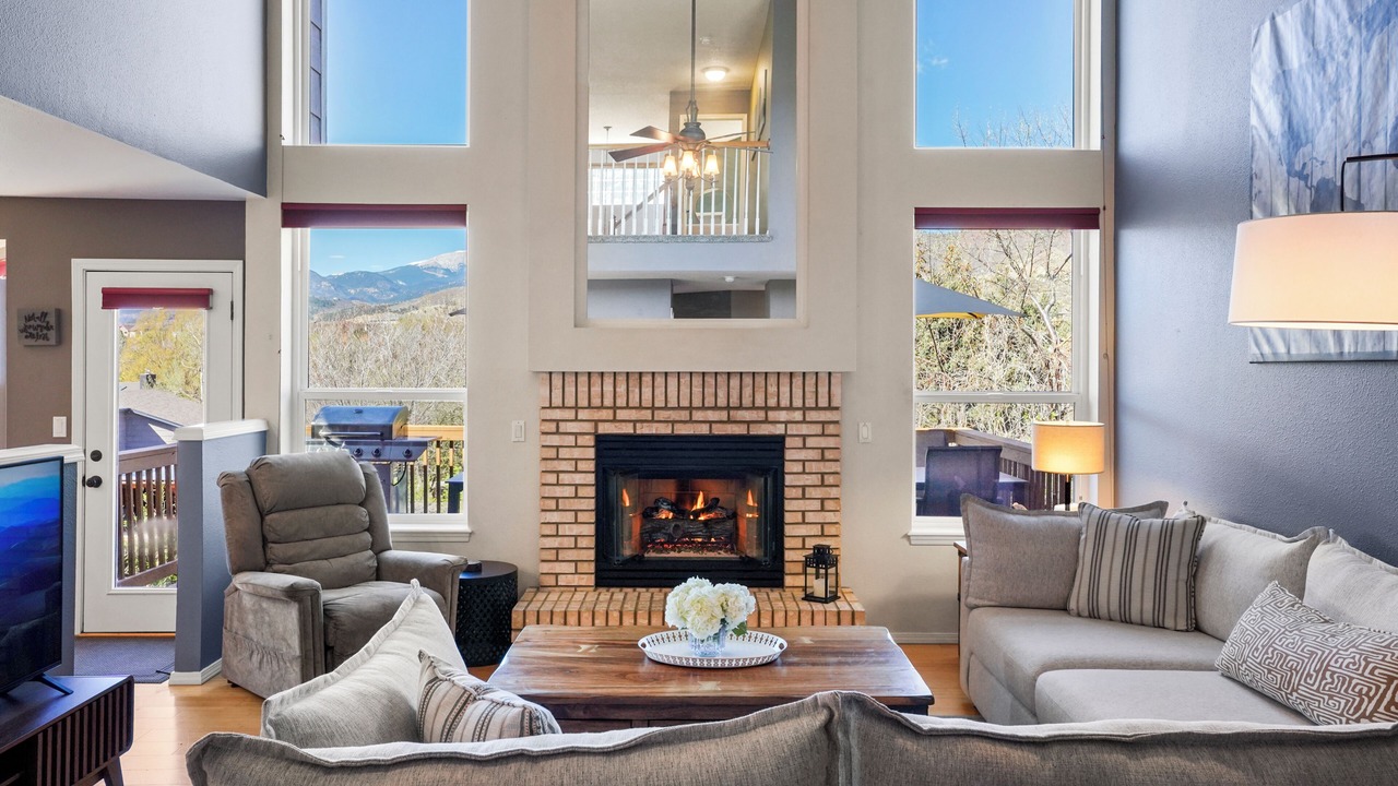 Photo of Livingroom in Northwest Colorado Springs