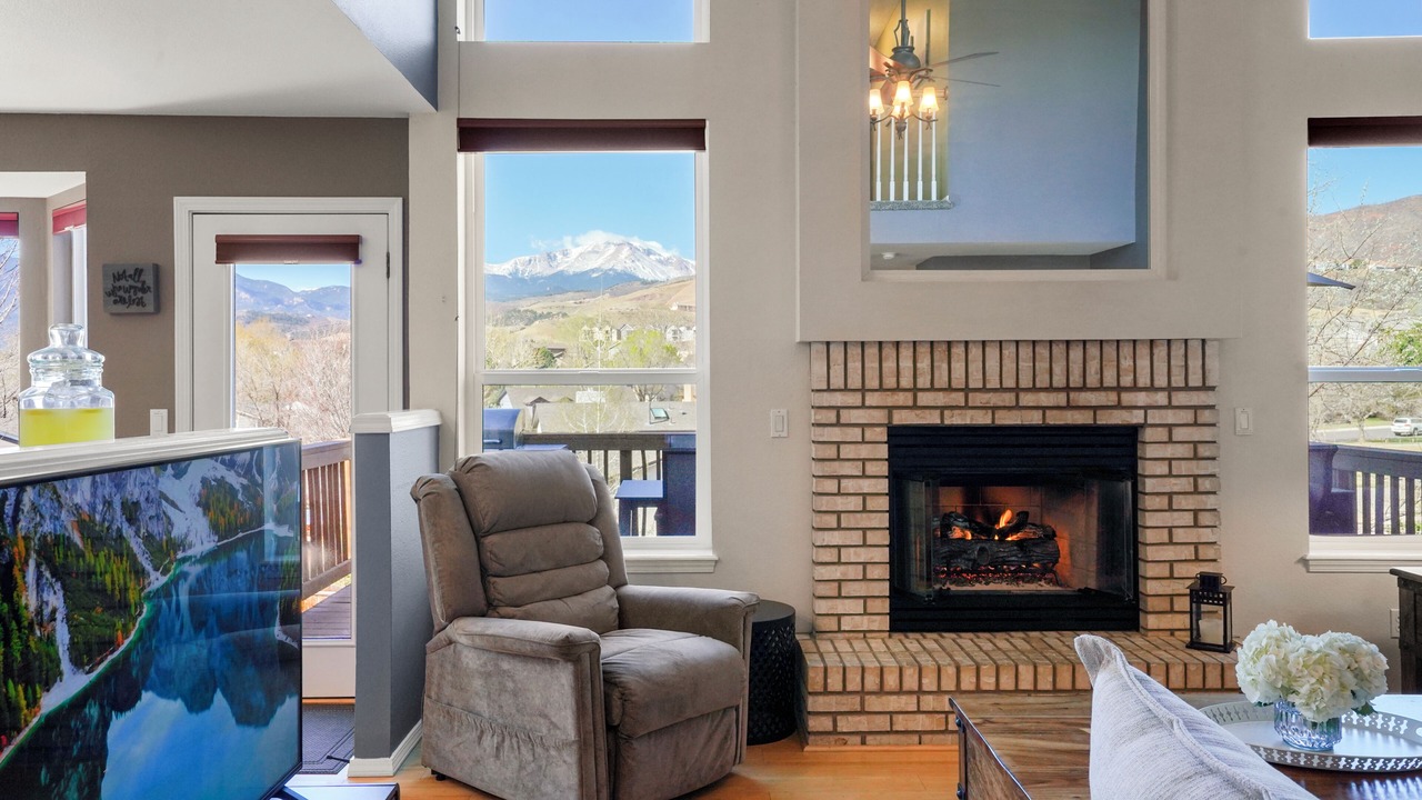 Photo of Livingroom in Northwest Colorado Springs