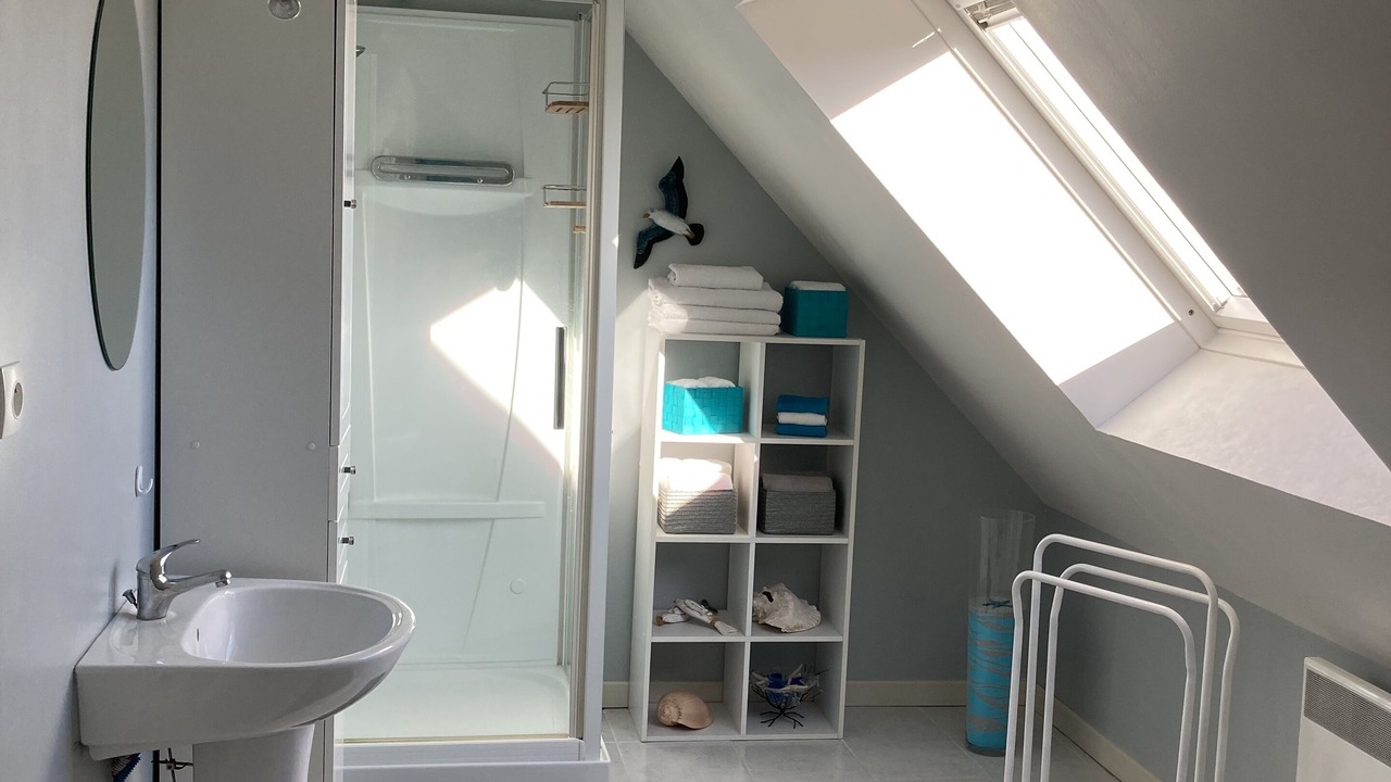 Photo of Bathroom in Treveneuc