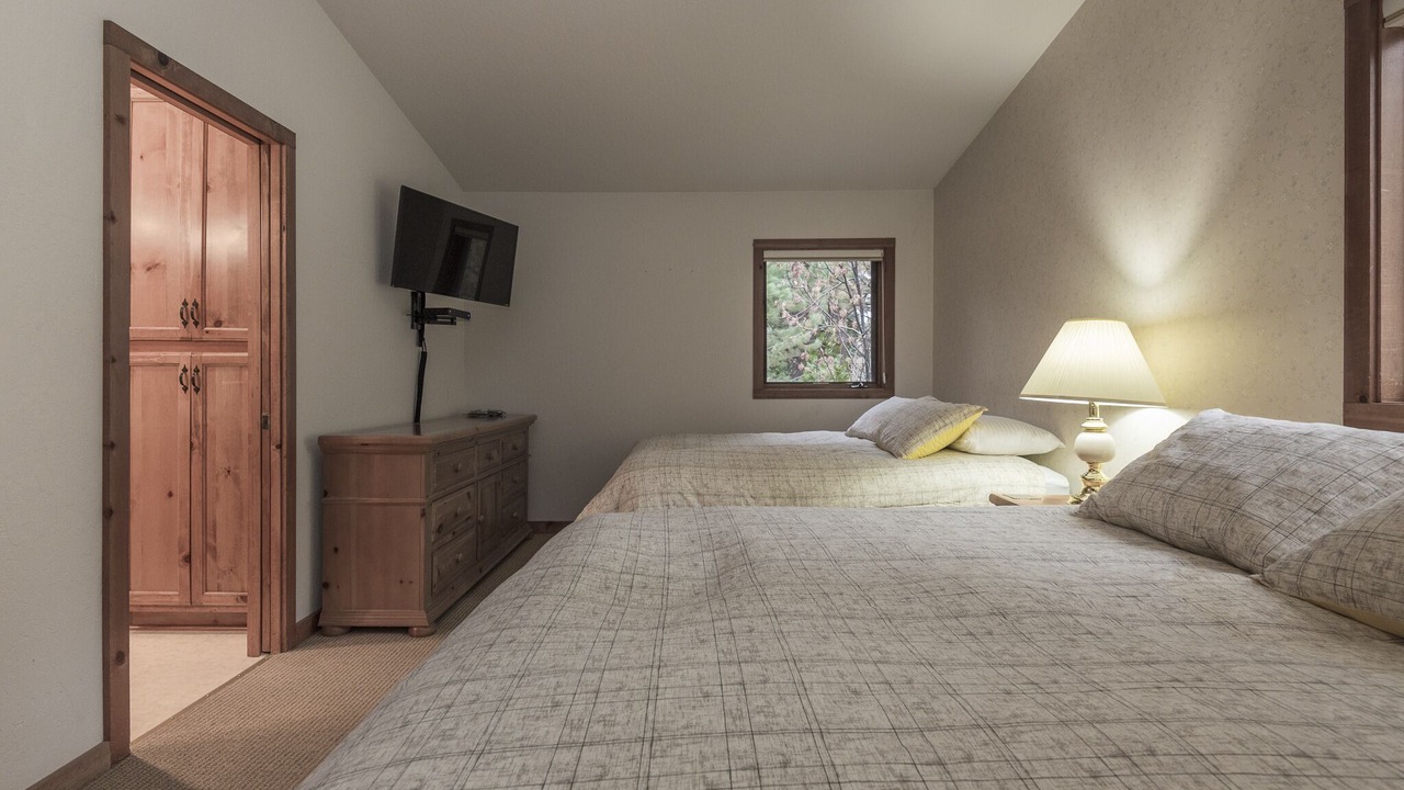 Photo of Bedroom in Lake Forest