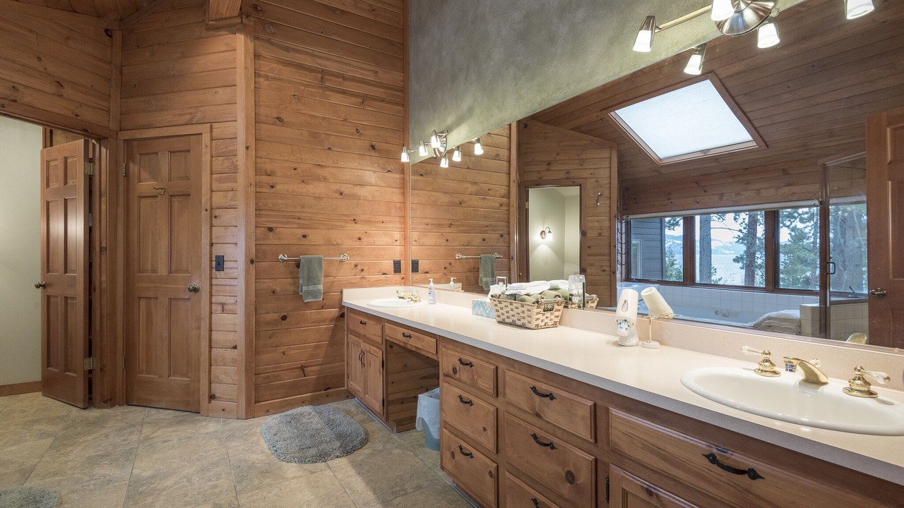 Photo of Bathroom in Lake Forest