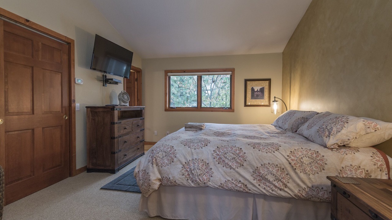 Photo of Bedroom in Lake Forest