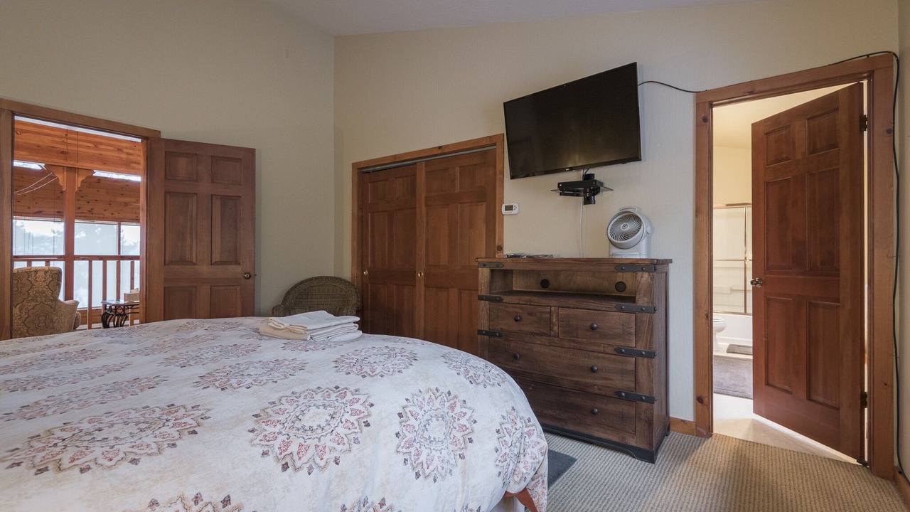 Photo of Bedroom in Lake Forest