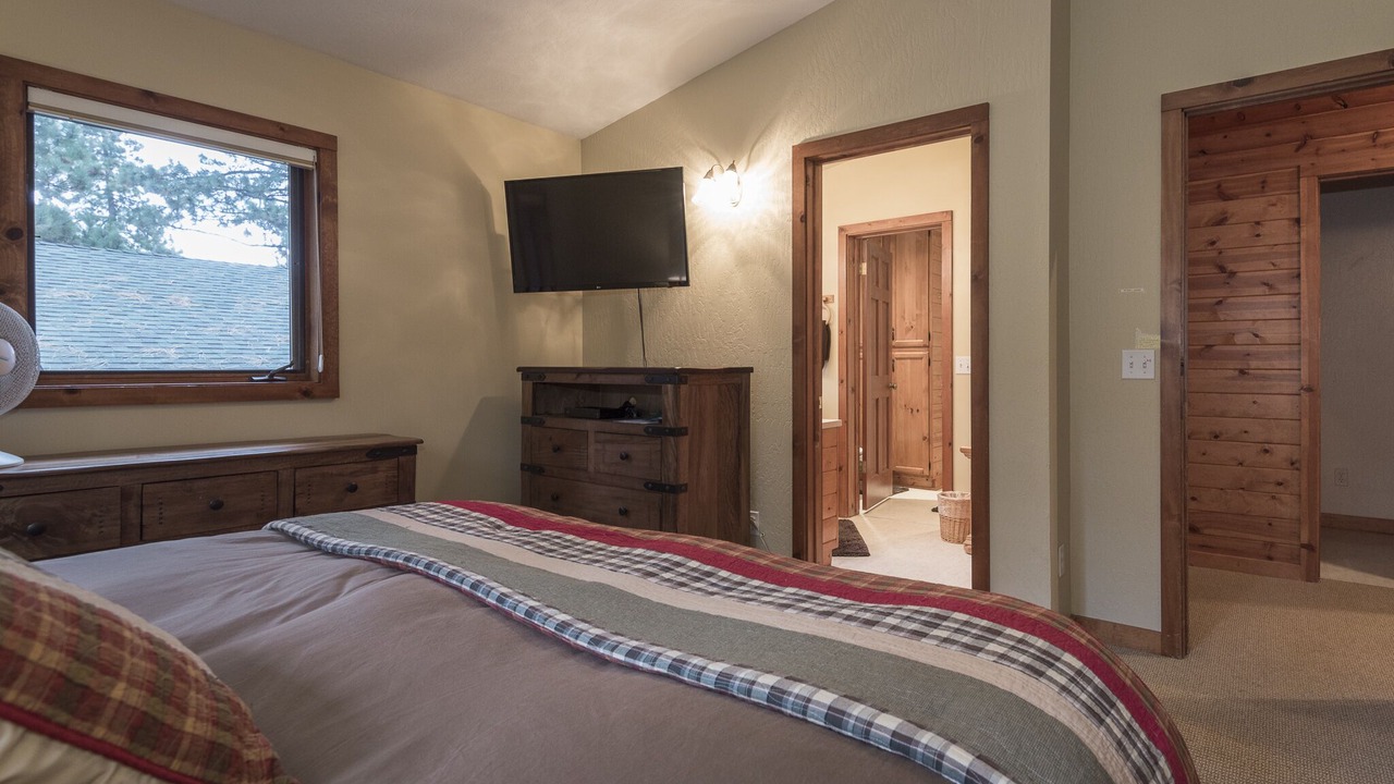 Photo of Bedroom in Lake Forest