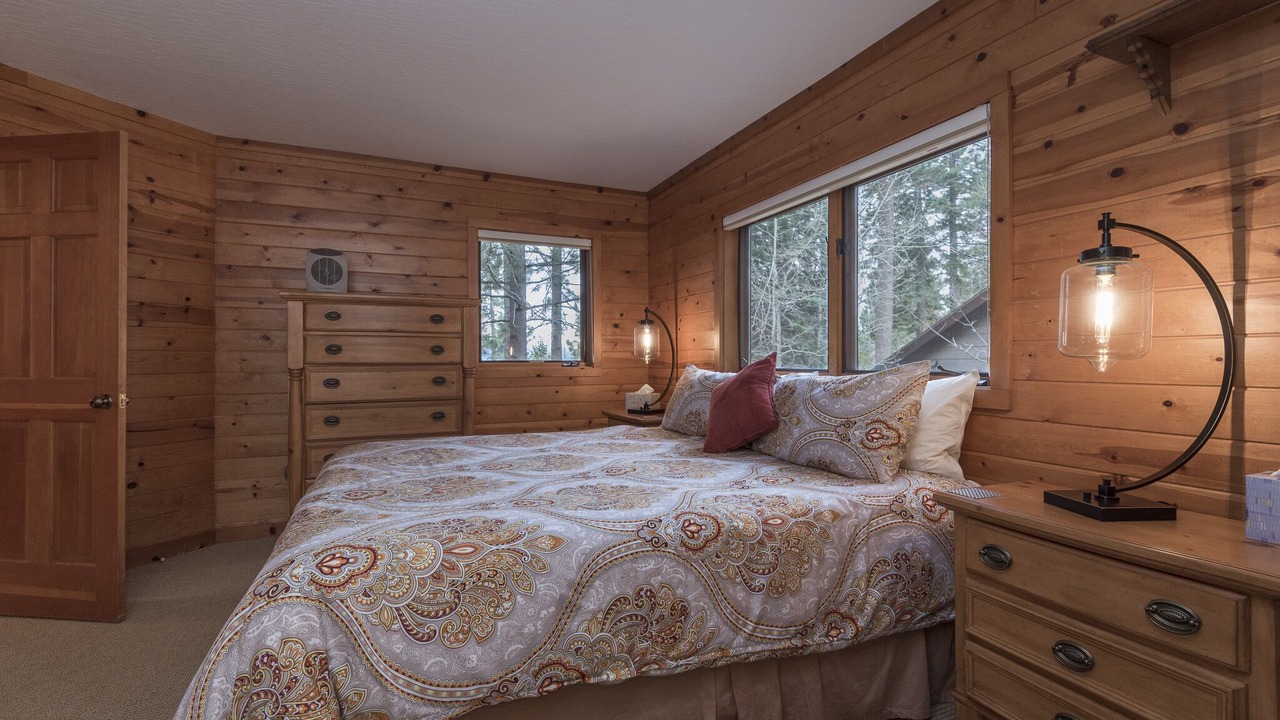 Photo of Bedroom in Lake Forest