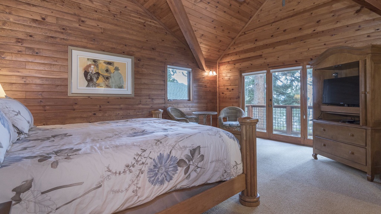 Photo of Bedroom in Lake Forest