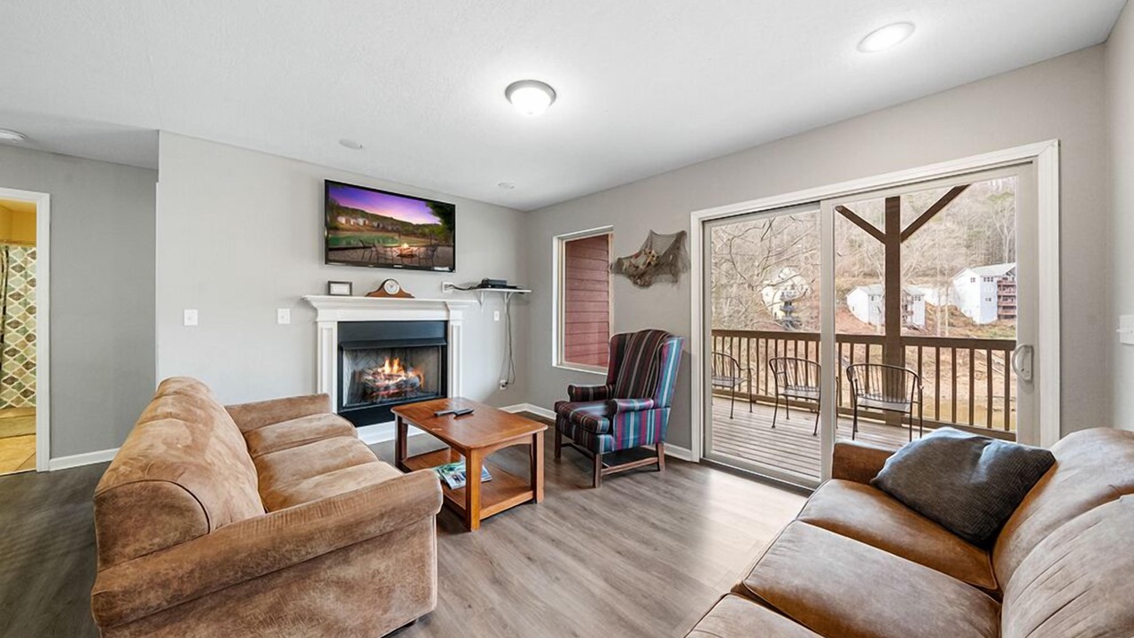 Photo of Livingroom in Lakeside Estates