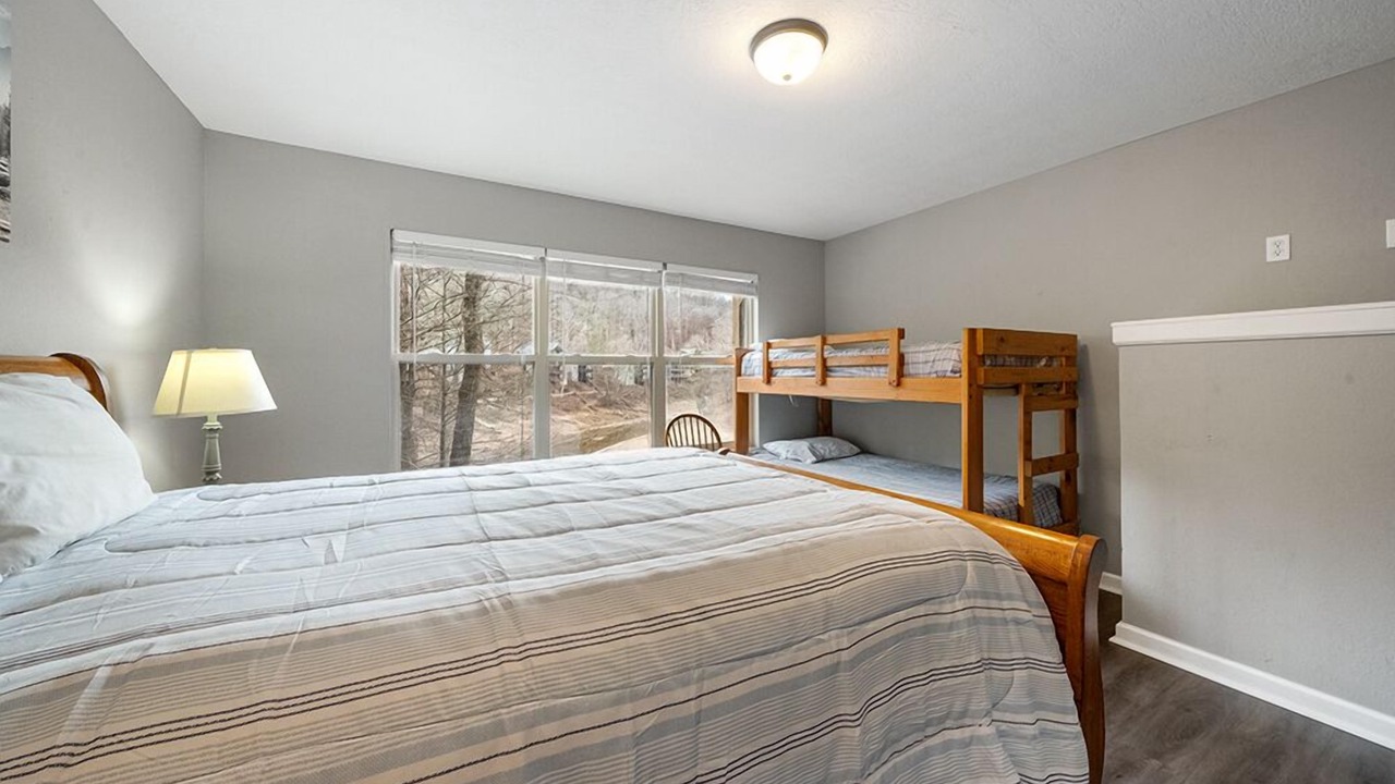 Photo of Bedroom in Lakeside Estates