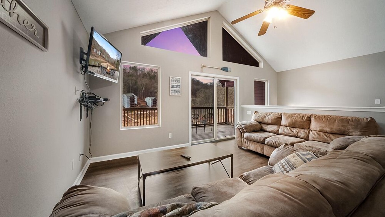 Photo of Livingroom in Lakeside Estates