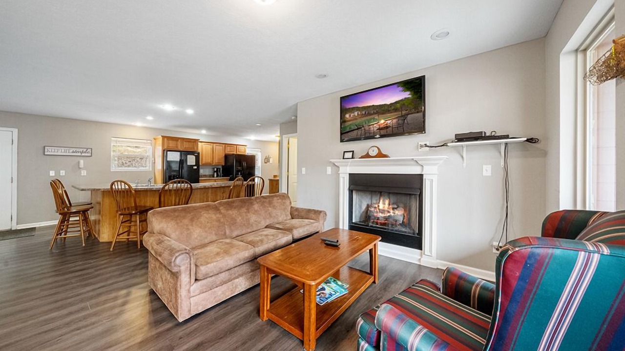 Photo of Livingroom in Lakeside Estates