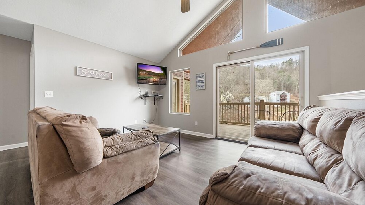 Photo of Livingroom in Lakeside Estates