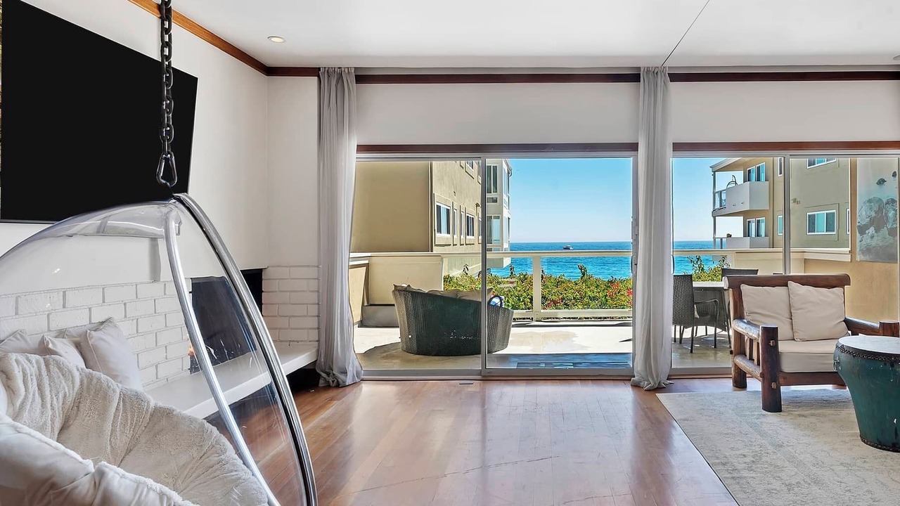 Photo of Livingroom in Eastern Malibu